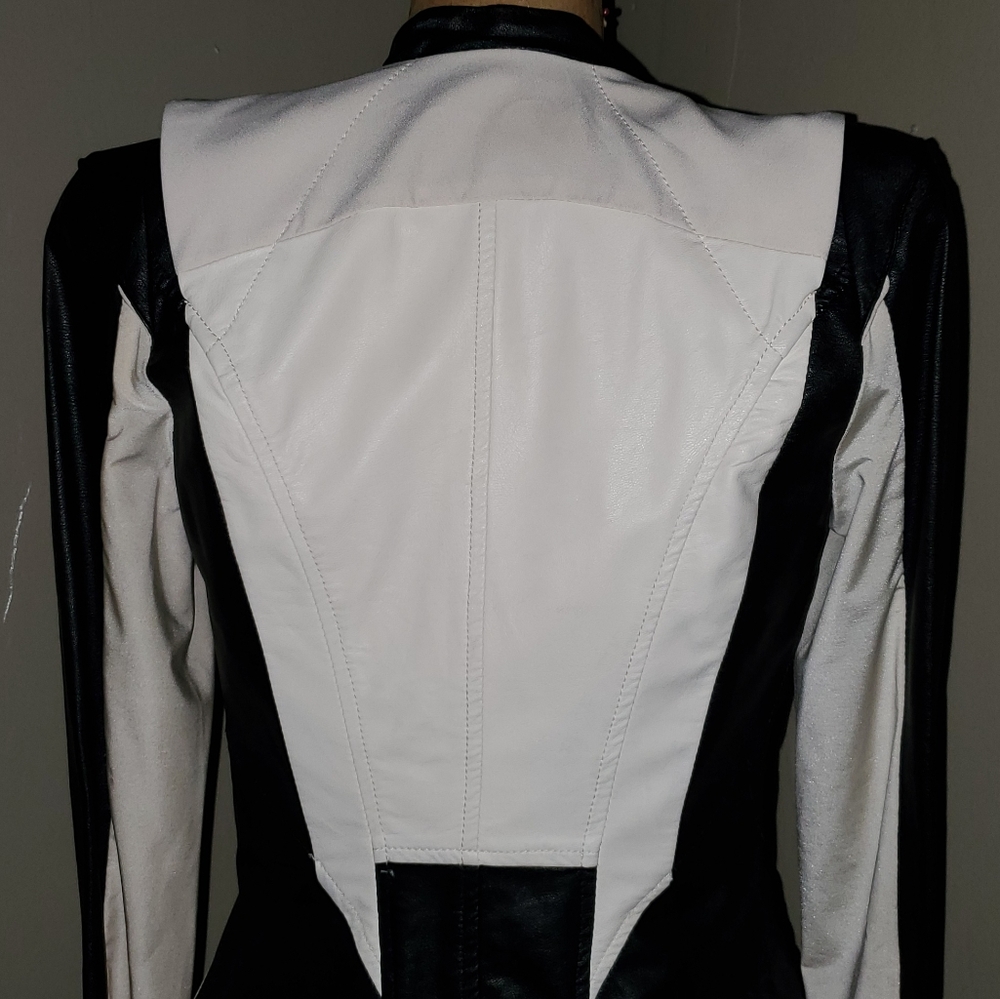 Blazer - Picture 3 of 4